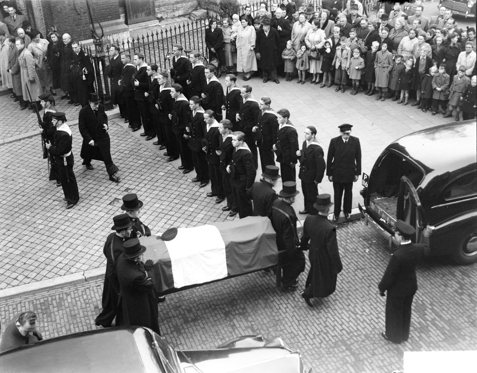 Maastricht. Uitvaart en begrafenis van stoker Braun van de Koninklijke Marine, Bestanddeelnr 904-2860