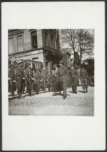 Maastricht. Inspectie van de erewacht door koningin Wilhelmina, Bestanddeelnr 512 125 photo