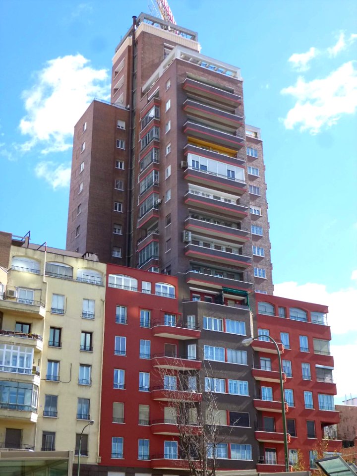 Madrid - Avenida de América 2 (Grupo de Viviendas para Bancaya) (1)