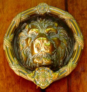 Madrid - Aldaba en portal de la Calle de San Quintín 1