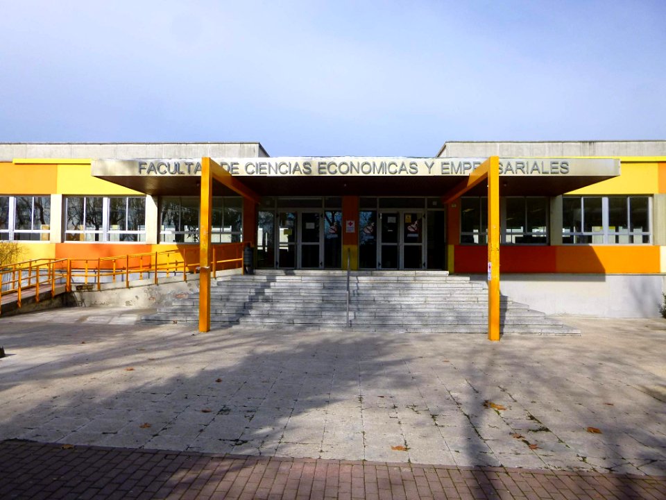 Madrid - Campus de la Universidad Autónoma de Madrid (UAM)-Facultad de Ciencias Económicas y Empresariales 1