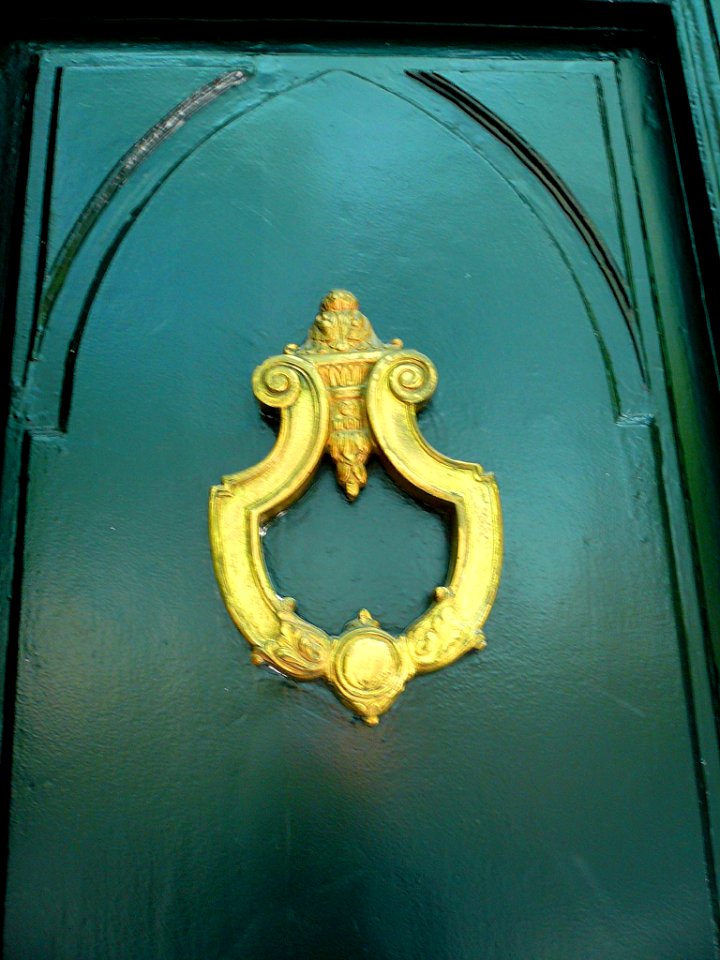 Madrid - Aldaba en portal de la Calle de San Quintín 2