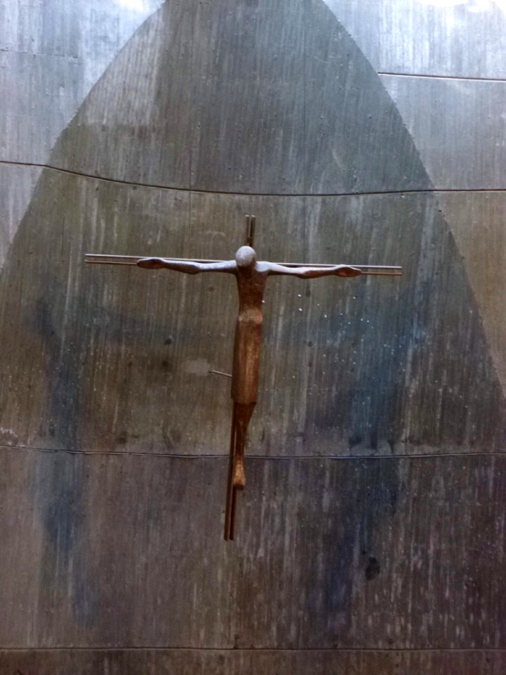 Madrid, Moratalaz, Iglesia de Santa Ana y Nuestra Señora de la Esperanza (Fisac, 1966) 06