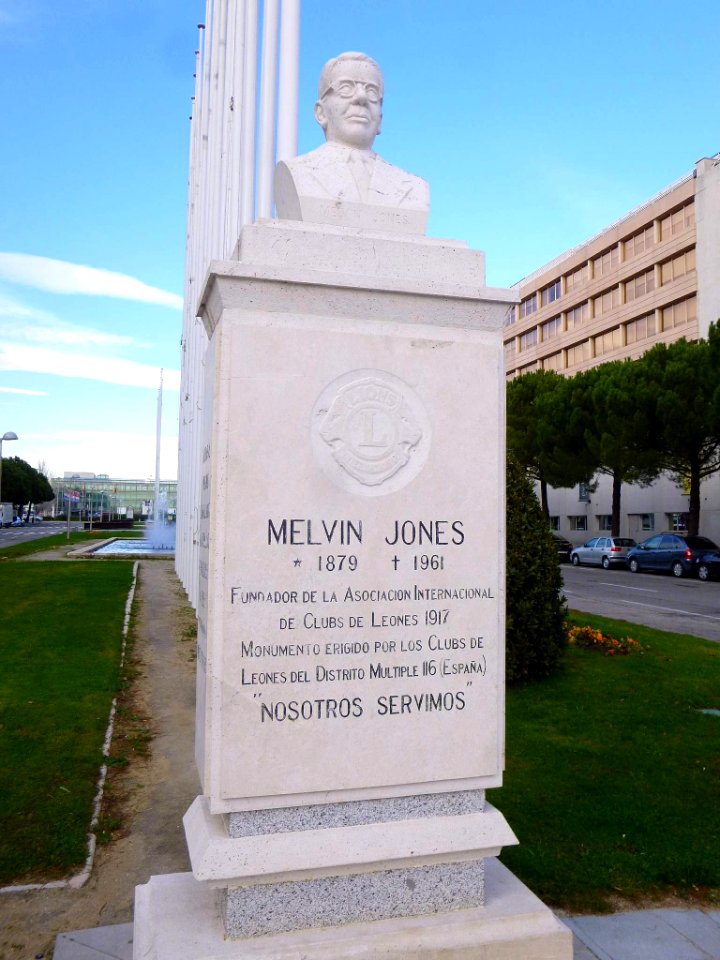 Madrid - Campo de las Naciones, Monumento a Melvin Jones