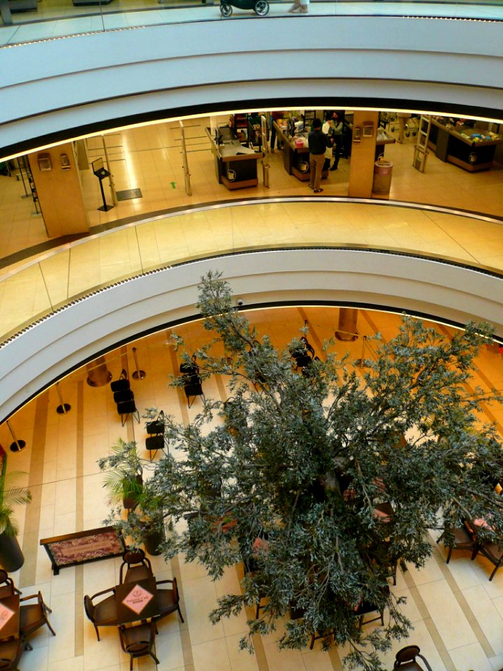 Madrid - Centro Comercial ABC Serrano, interior 01