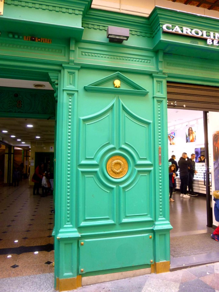 Madrid - Calle del Arenal, óptica Carolina Lemke Berlín 1