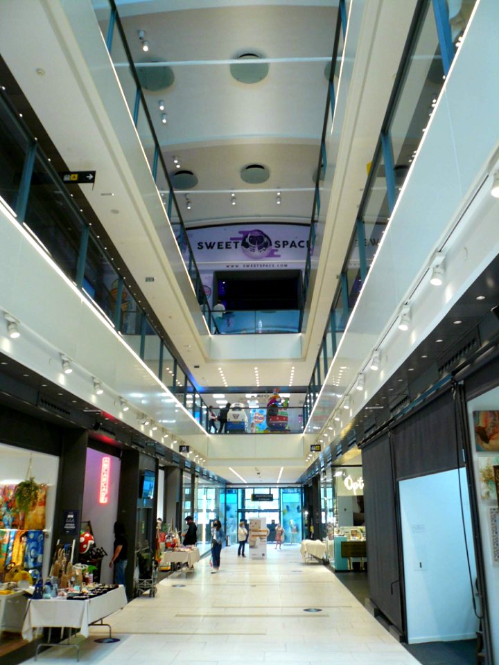 Madrid - Centro Comercial ABC Serrano, interior 04