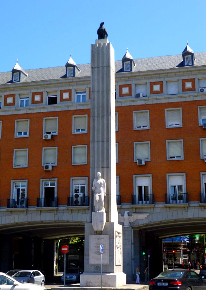Madrid - Calle de la Princesa, Monumento a los aviadores del Plus Ultra