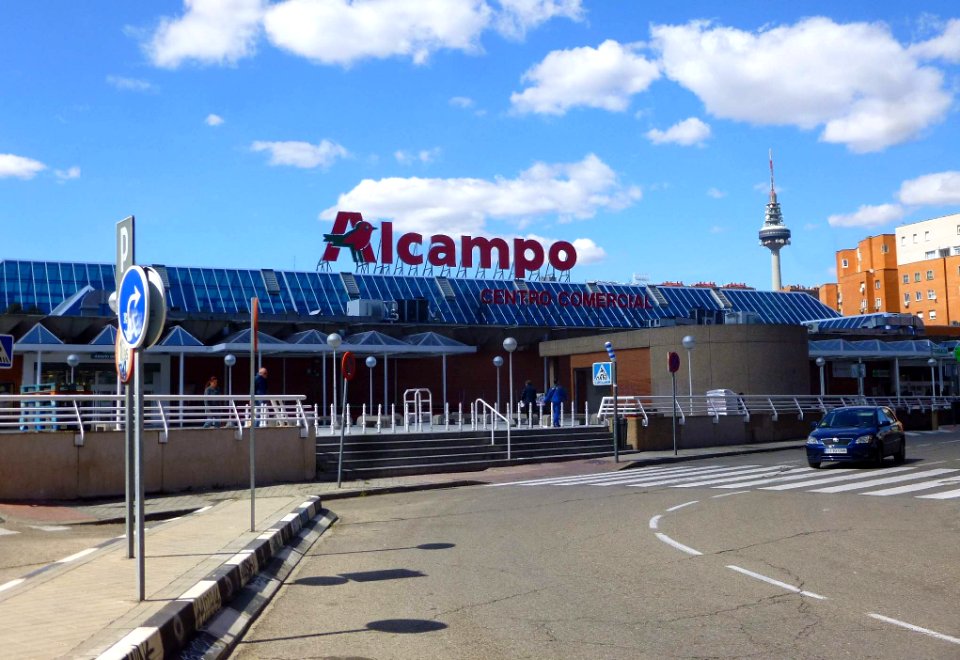 Madrid - Centro Comercial Alcampo, Barrio de Media Legua, Distrito de Moratalaz 3