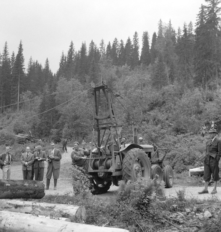 Machines, werktuigen, arbeiders, kabels, werkzaamheden, Bestanddeelnr 251-9335
