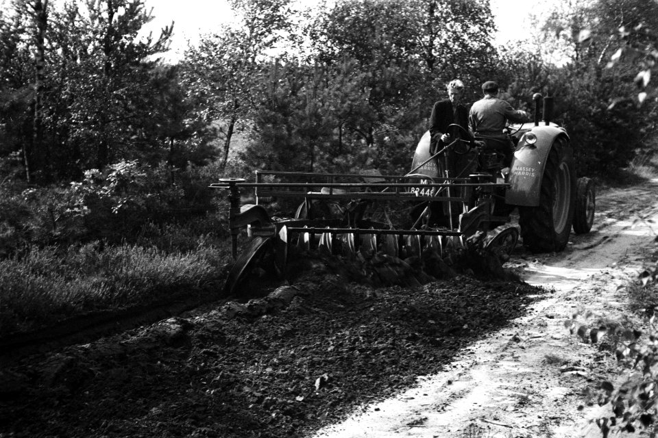 Machines, werktuigen, arbeiders, ploegen, De Rips, Bestanddeelnr 170-0723