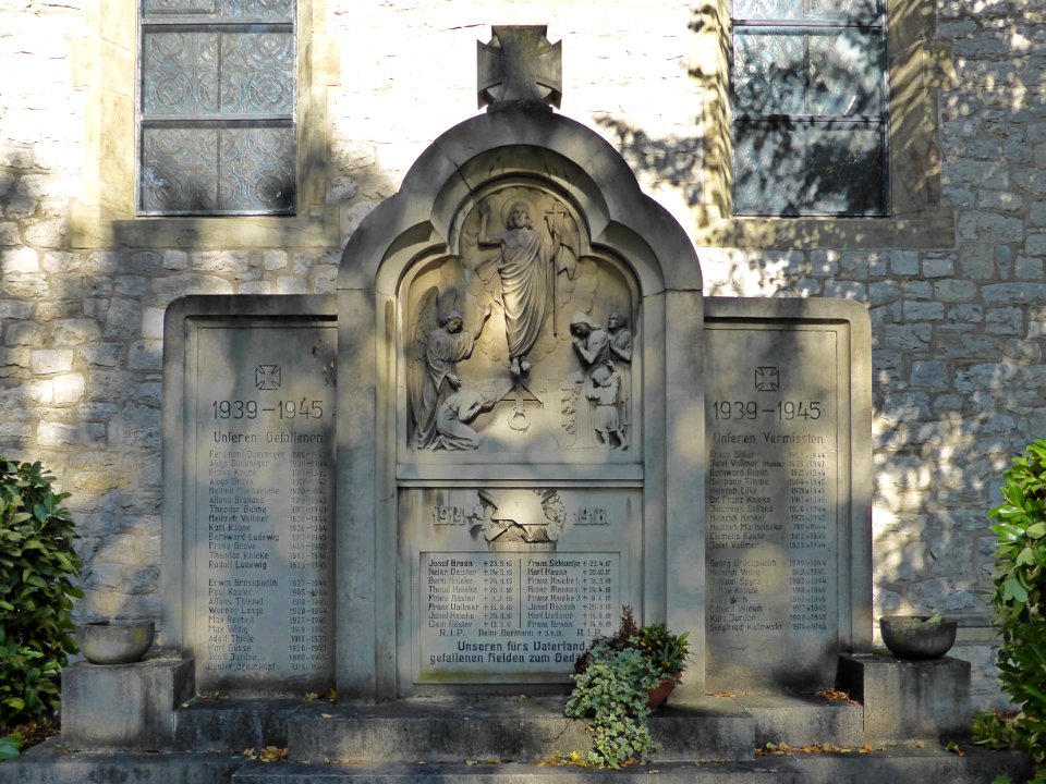 Machtsum Denkmal