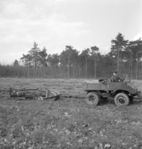 Machines, werktuigen, auto's, grondbewerking, arbeiders, Bestanddeelnr 251-9286