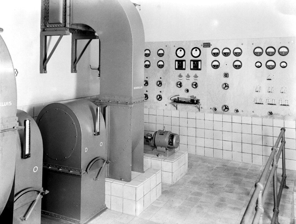Machinekamer in het gebouw van de Kasvereeniging, Bestanddeelnr 189-0004