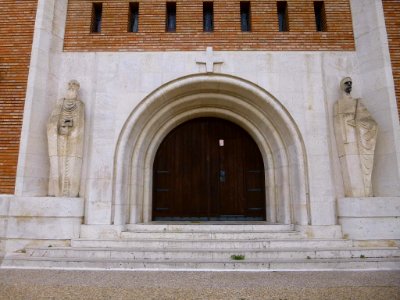 Madrid - Barrio de Alameda de Osuna, Parroquia de San Cristóbal 2