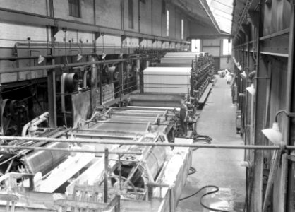 Machinerie van een papierfabriek, Bestanddeelnr 190-0423 photo