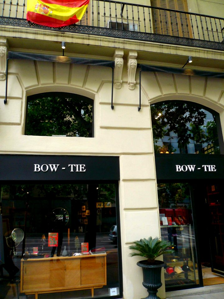 Madrid - Bow tie (Calle de Jorge Juan, 15)