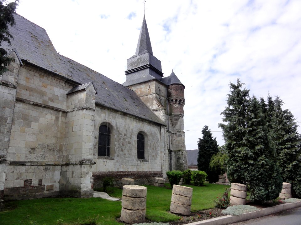 Macquigny (Aisne) église fortifiée (03)