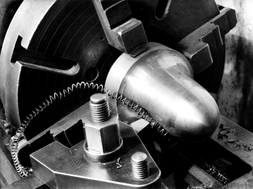 Machine voor metaalbewerking, vermoedelijk een draaibank bij de fa. Gerritsen & , Bestanddeelnr 190-0513
