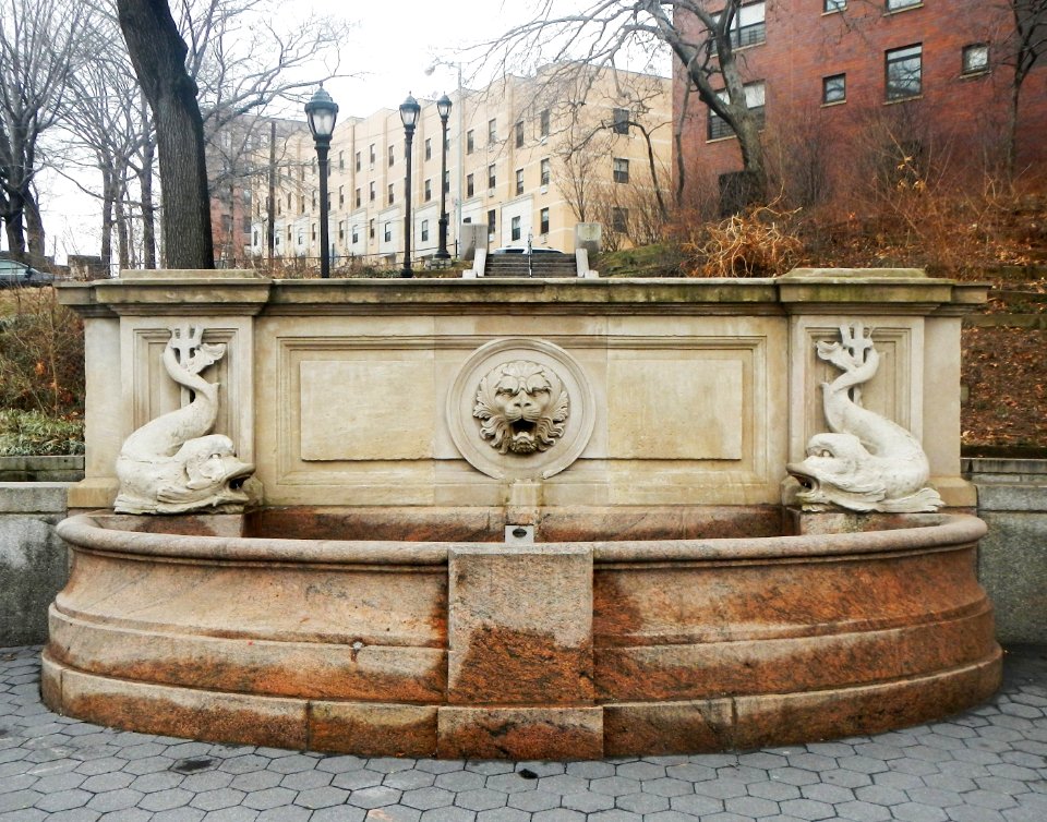 Macombs Dam Park lion fountain jeh