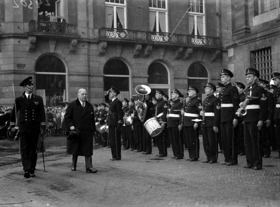 Mackenzie King in Amsterdam. Inspectie erewacht, Bestanddeelnr 902-4502