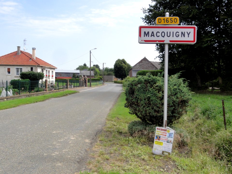 Macquigny (Aisne) city limit sign