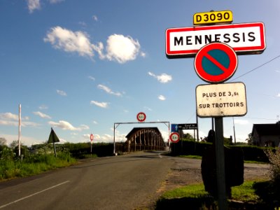 Mennessis (Aisne) city limit sign