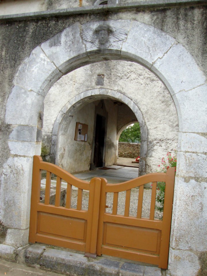 Menditte (Pyr-Atl, Fr) Portail de l'eglise