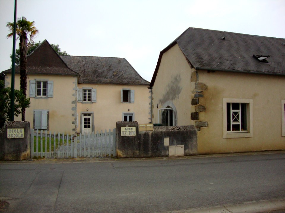 Menditte (Pyr-Atl, Fr) école