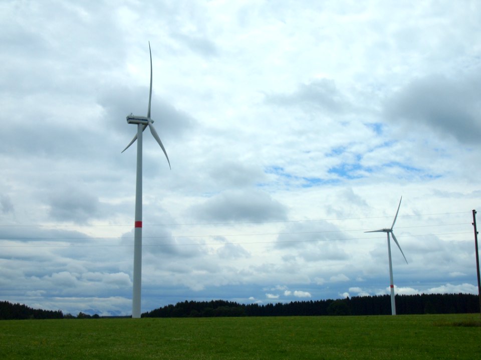 Menhofen mit Windkraftanlagen (04)