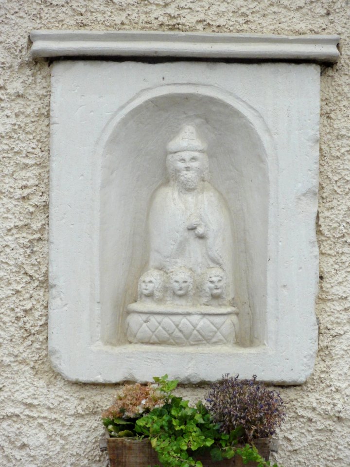 Menaucourt (Meuse) niche Saint Nicolas sur façade maison