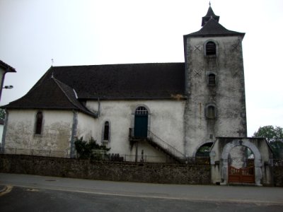 Menditte (Pyr-Atl, Fr) L'église avec escalier extérieur