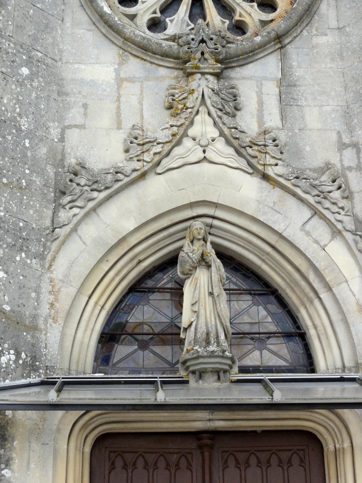 Menaucourt (Meuse) église (03) statue de la façade