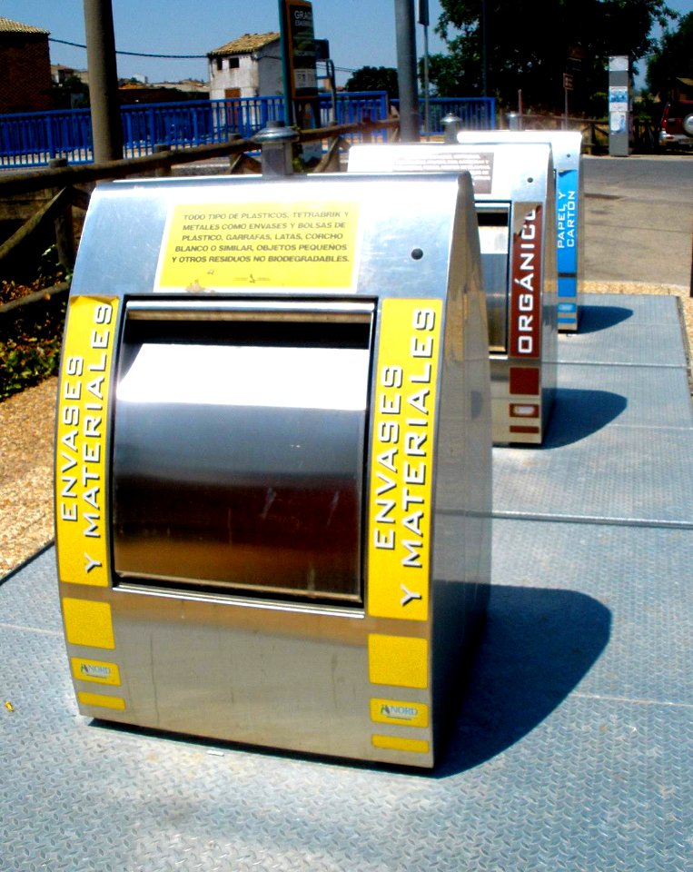 Mendavia - contenedores de reciclaje 07