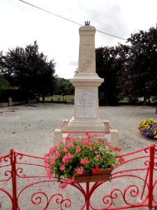 Menaucourt (Meuse) monument aux morts