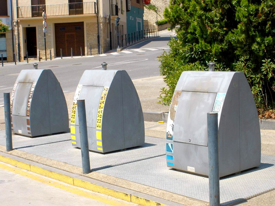 Mendavia - contenedores de reciclaje 02
