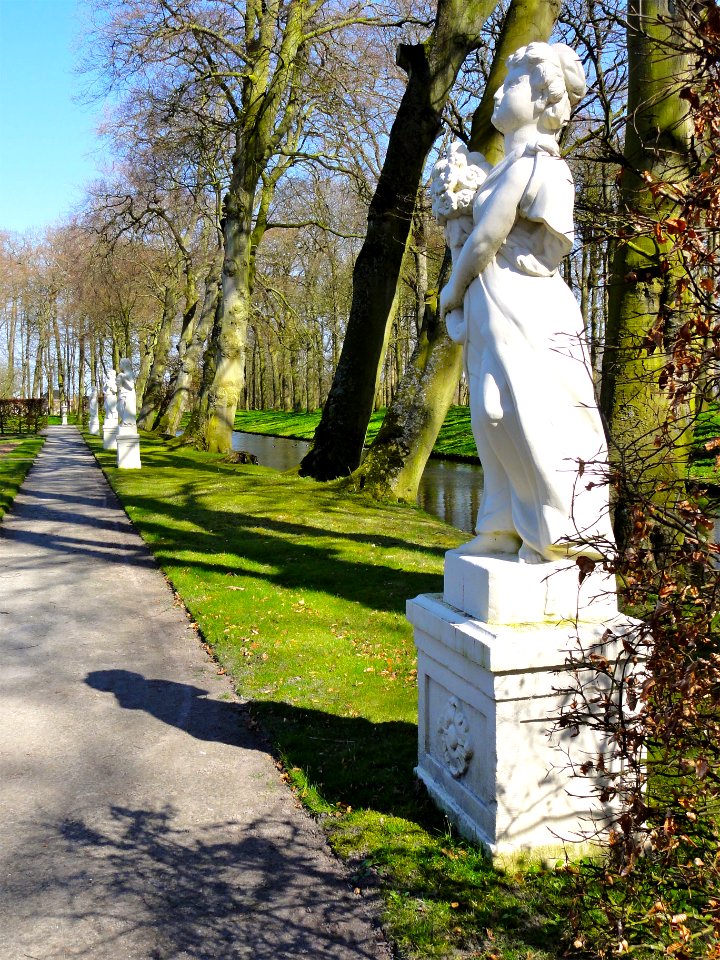 Menkemaborg tuinbeelden
