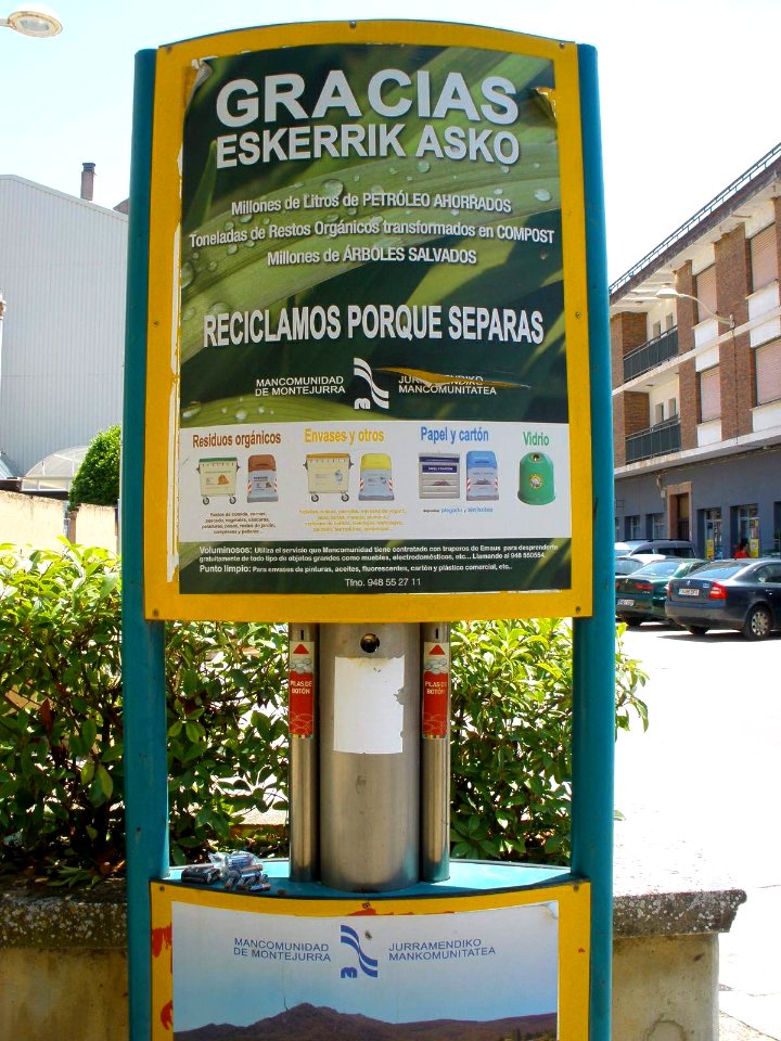 Mendavia - contenedores de reciclaje 03