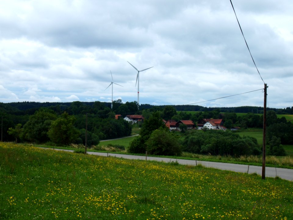 Menhofen mit Windkraftanlagen (02)