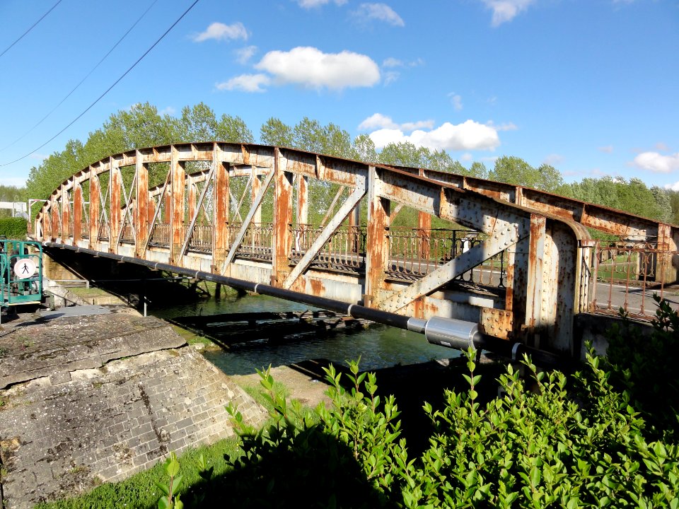 Mennessis (Aisne) Canal de Saint-Quentin, pont