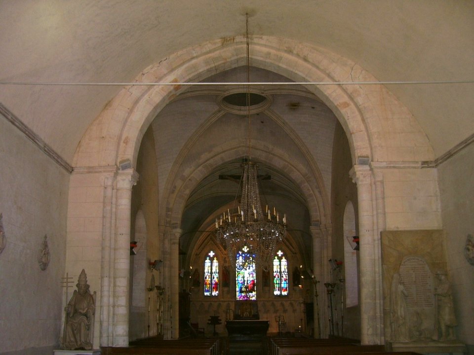 Menneval église interieur