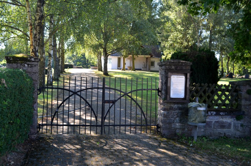 Mengerschied, Friedhof