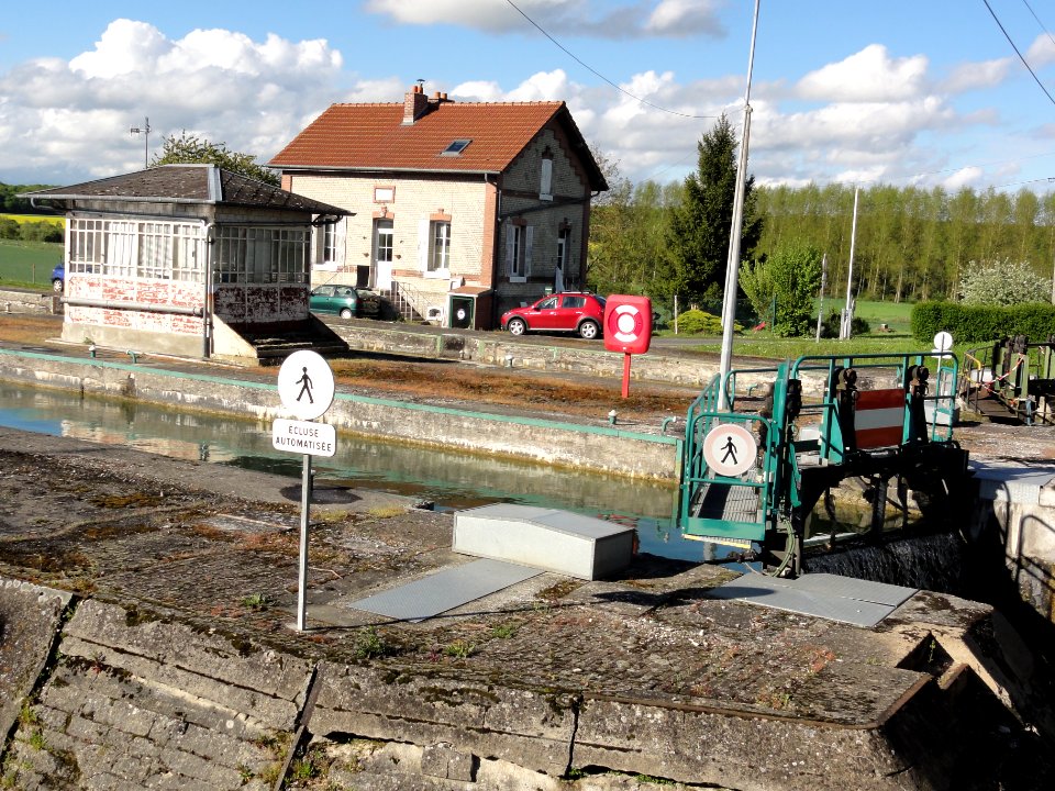 Mennessis (Aisne) Canal de Saint-Quentin, écluse