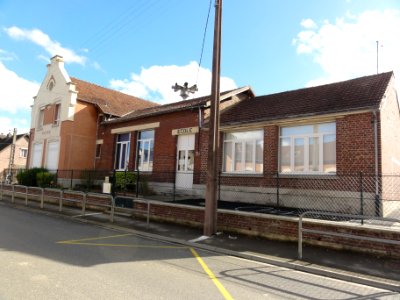 Mennessis (Aisne) école et ancienne mairie