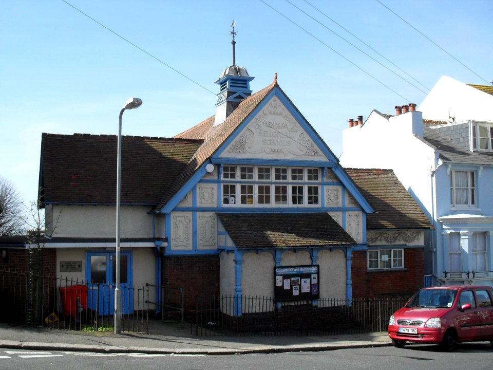 Mendham Hall (Church Hall of Emmanuel Church), West Hill, Hastings (April 2010) (1)