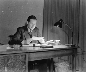 Mensen die werken op het Kabinet van de Minister President, Bestanddeelnr 901-2931