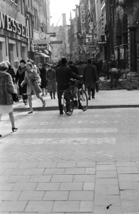 Mensen in de Kalverstraat, Bestanddeelnr 924-4068