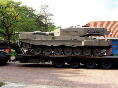 Mercedes 2648, Leopard 2A4 Dutch army KU-84-01 on trailer pic6