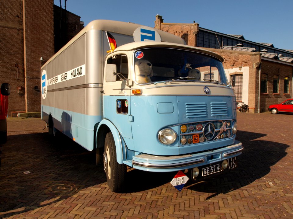 Mercedes Benz LP328slash48 (1964), Dutch licence registration BE-57-41 pic1