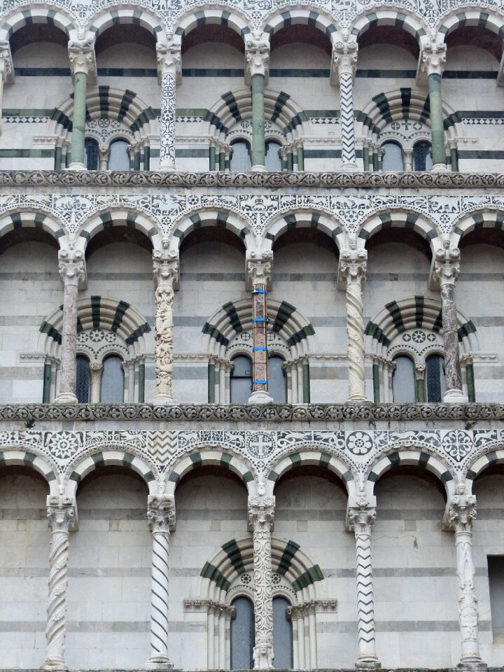 Lucca dom architecture